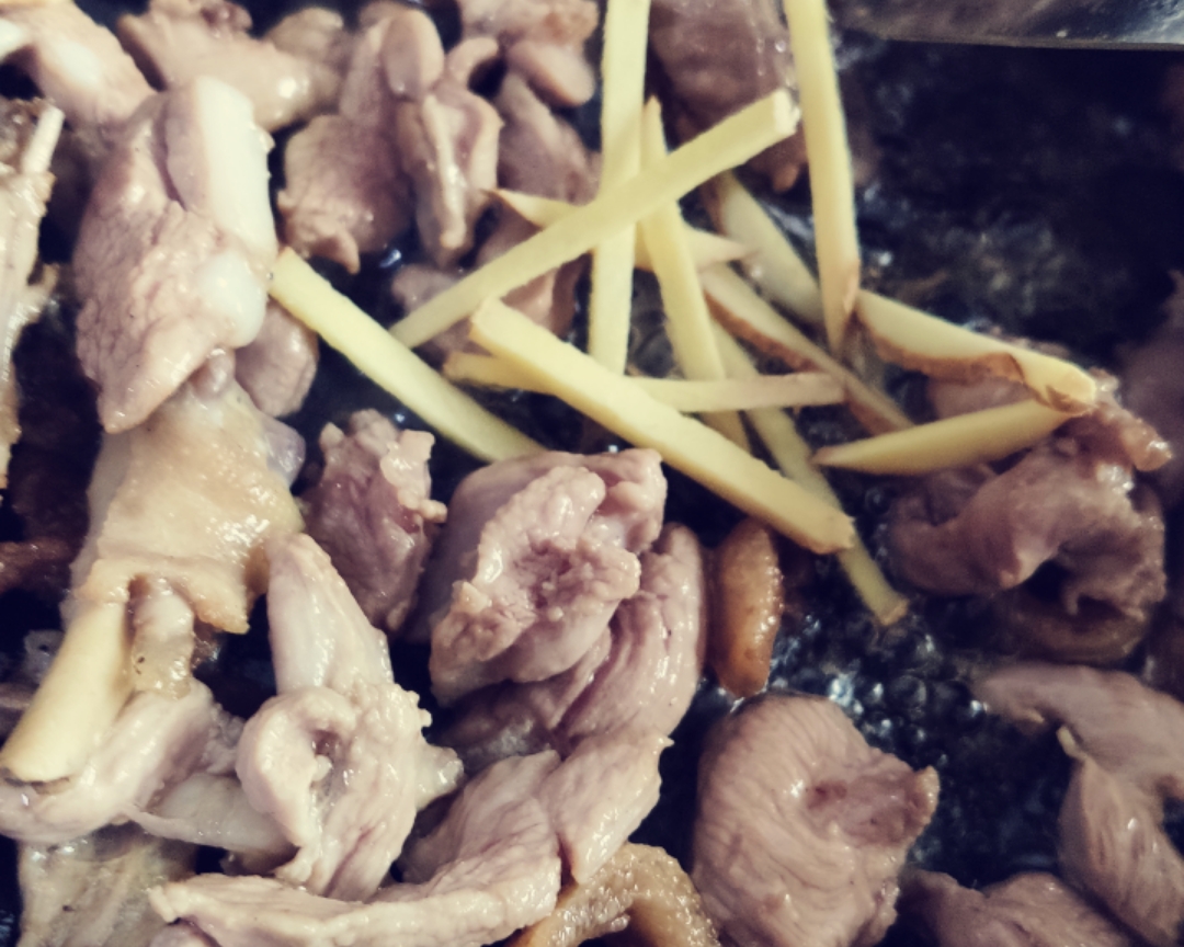 干煸鸭肉炒芦笋的做法 步骤4