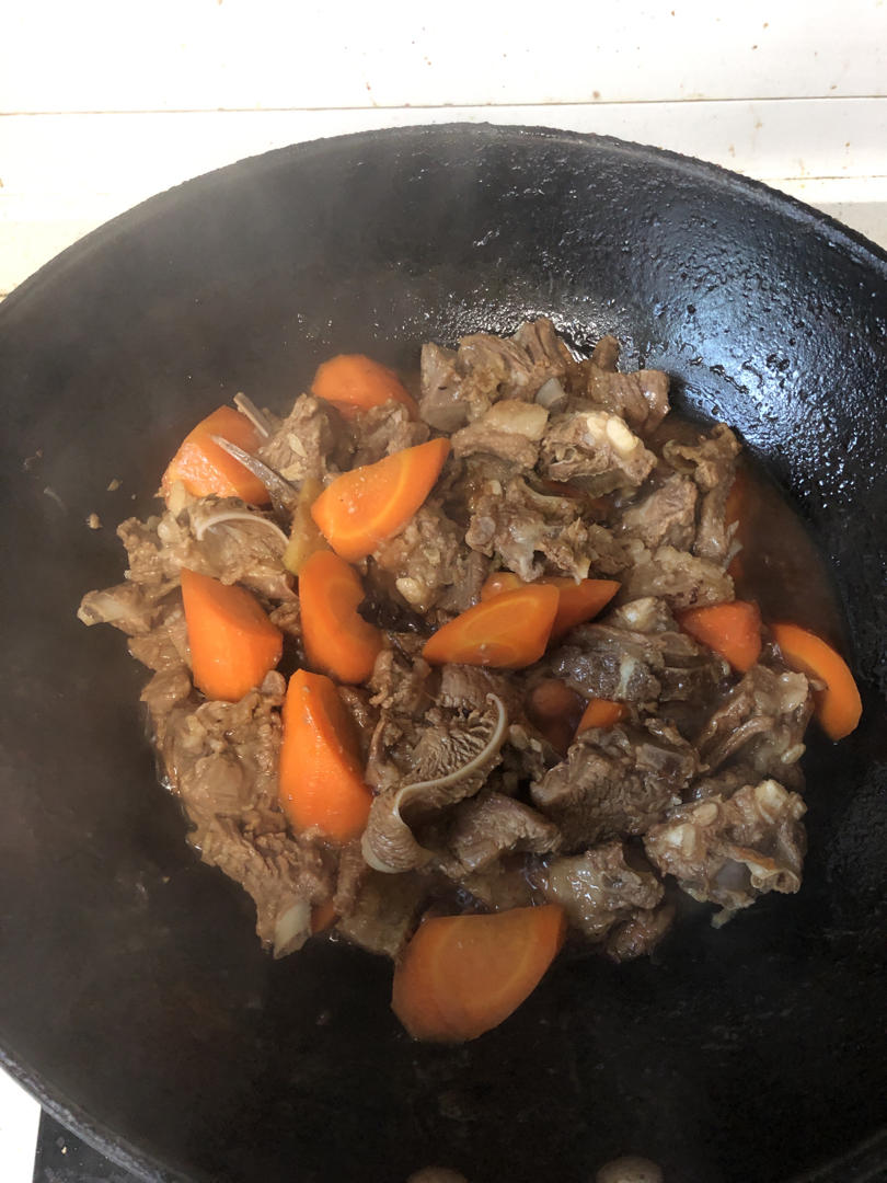 酥而不腻的红烧羊排