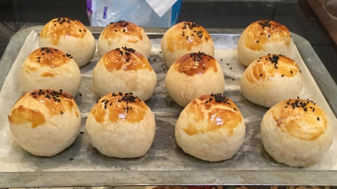 蛋黄酥和月娘饼