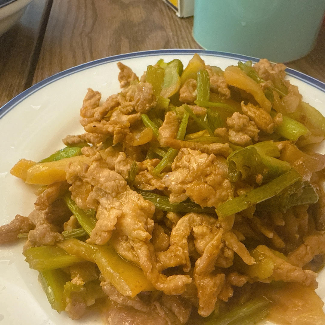 下饭神器又来了，试试这道芹菜炒牛肉！！