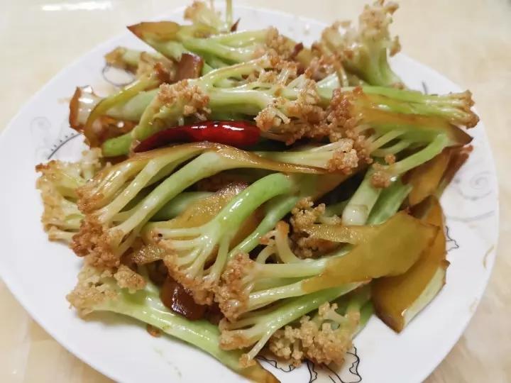 家常素炒菜花，清脆！