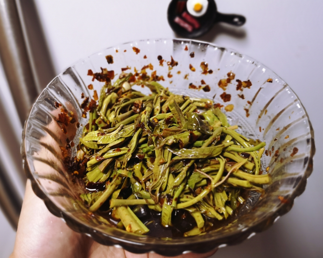 湖南怀化特色菜—凉拌椿芽的做法