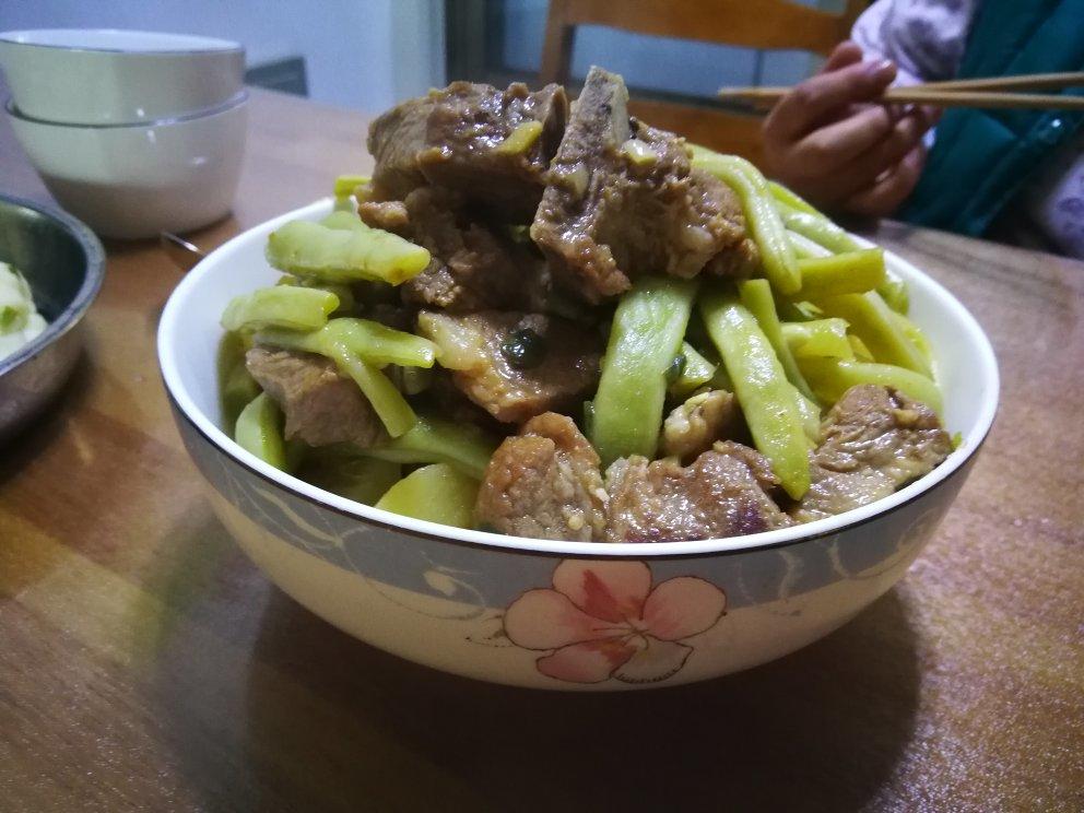 一定要用铁锅做的菜“排骨土豆炖豆角”