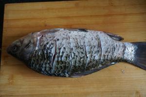 清蒸鲫鱼灌肉-附切红椒丝步骤的做法 步骤8