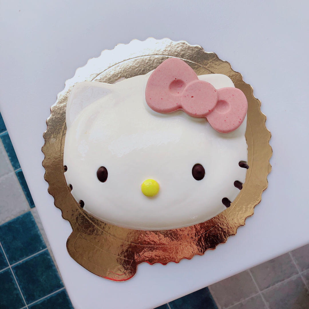 《Tinrry+》超顺滑奶香浓郁的Kitty酸奶芝士慕斯蛋糕