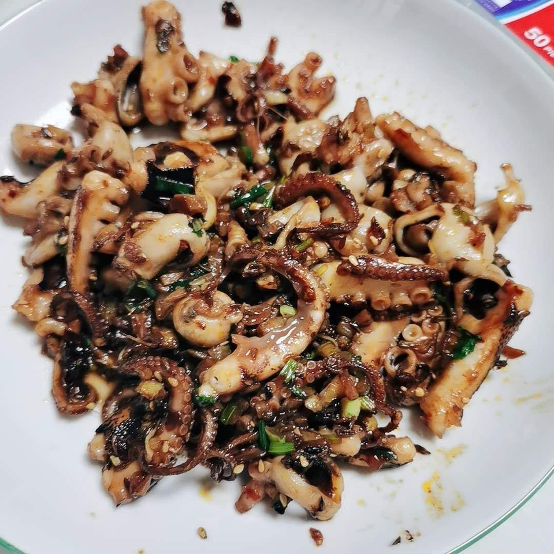 超下饭的孜然鱿鱼须，香辣爽嫩，比烧烤还好吃