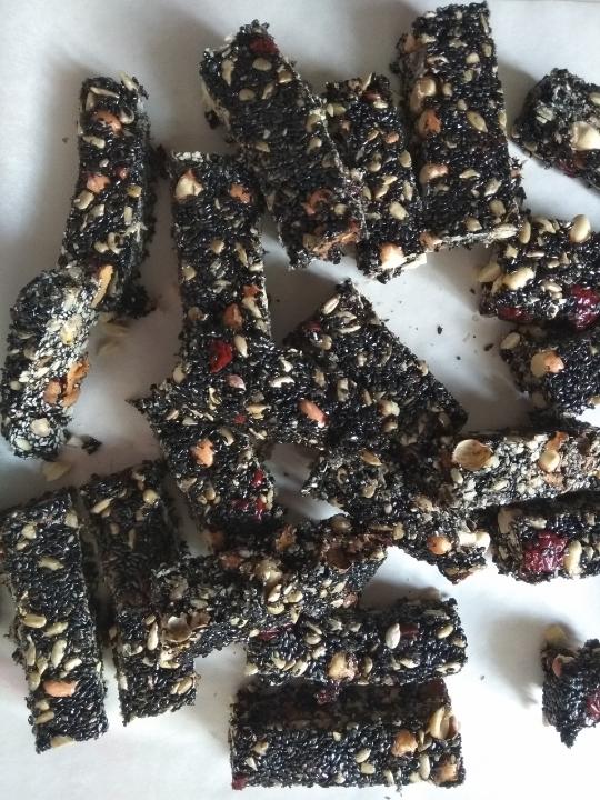 枸杞核桃花生黑芝麻片