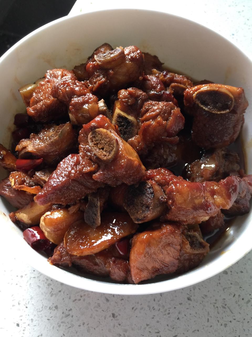 名字太复杂做的啤酒烧排骨好吃到吼吼