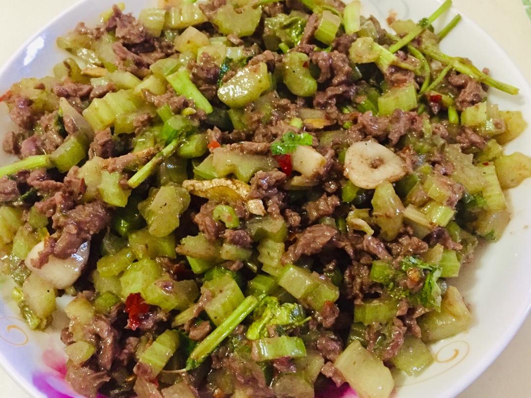 芹菜炒牛肉