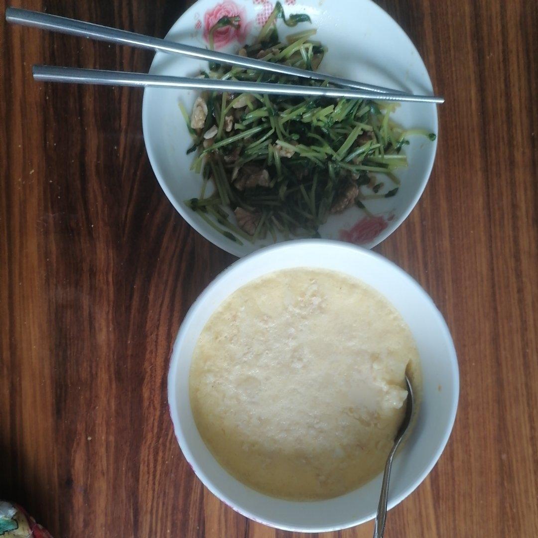 核桃仁拌豌豆苗