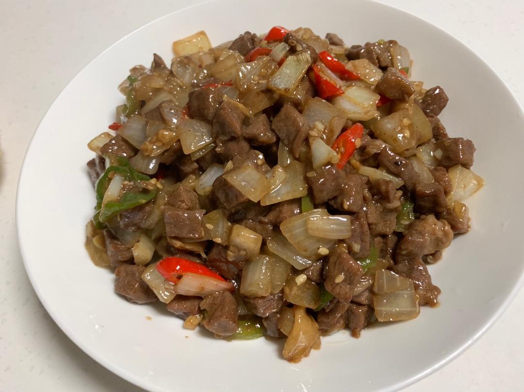 孜然洋葱炒牛肉粒