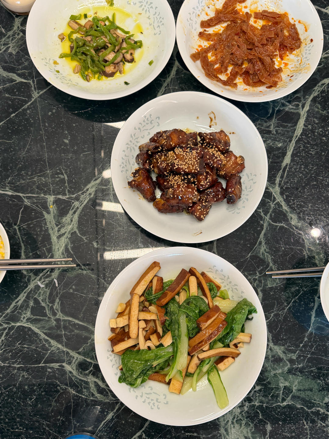糖醋排骨+豆干青菜+魔芋丝+香菇炒辣椒
