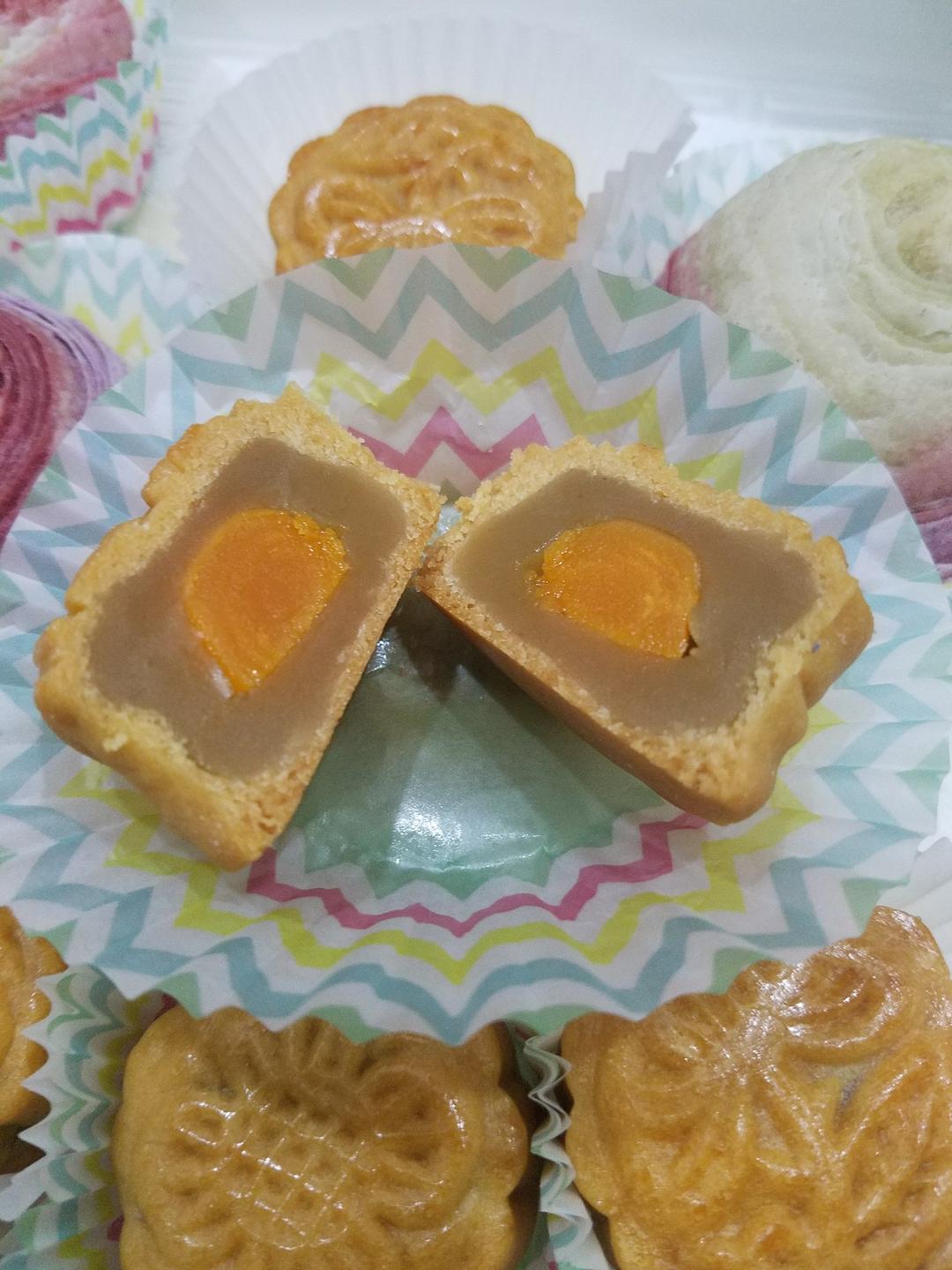 广式月饼——蛋黄莲蓉月饼