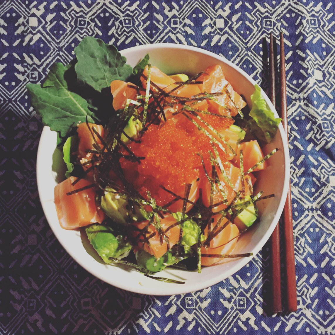 三文鱼牛油果散寿司