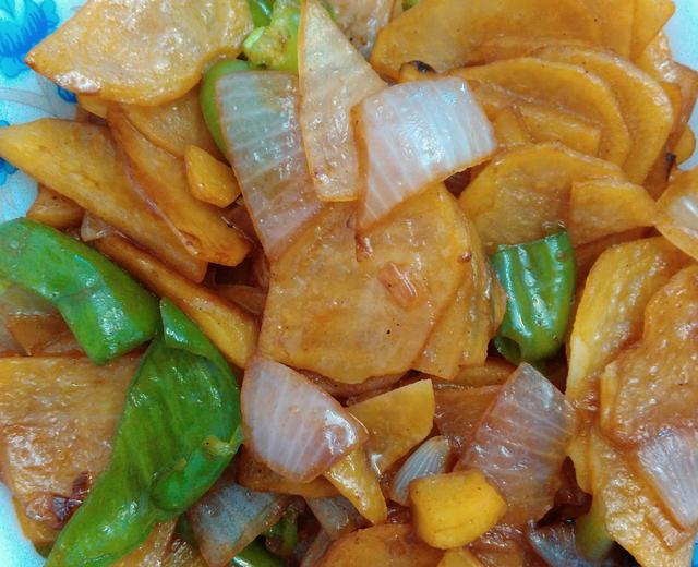 洋葱青椒炒土豆片的做法