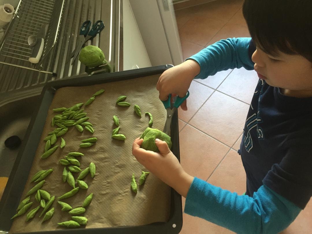 堂妈小厨——菠菜汁剪刀面