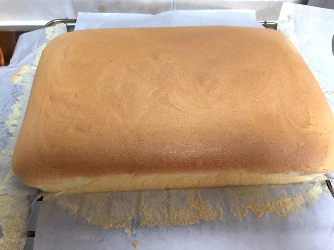 超级无敌好吃的古早蛋糕。