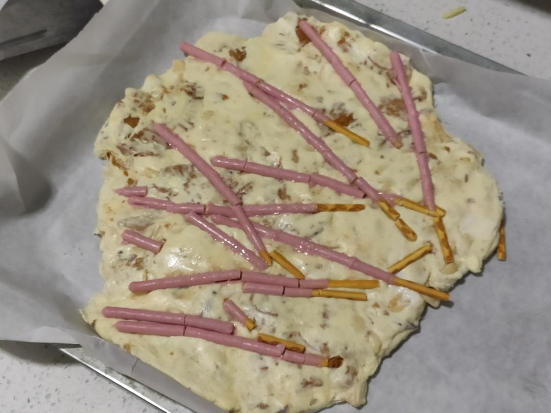 草莓咸花生牛轧糖