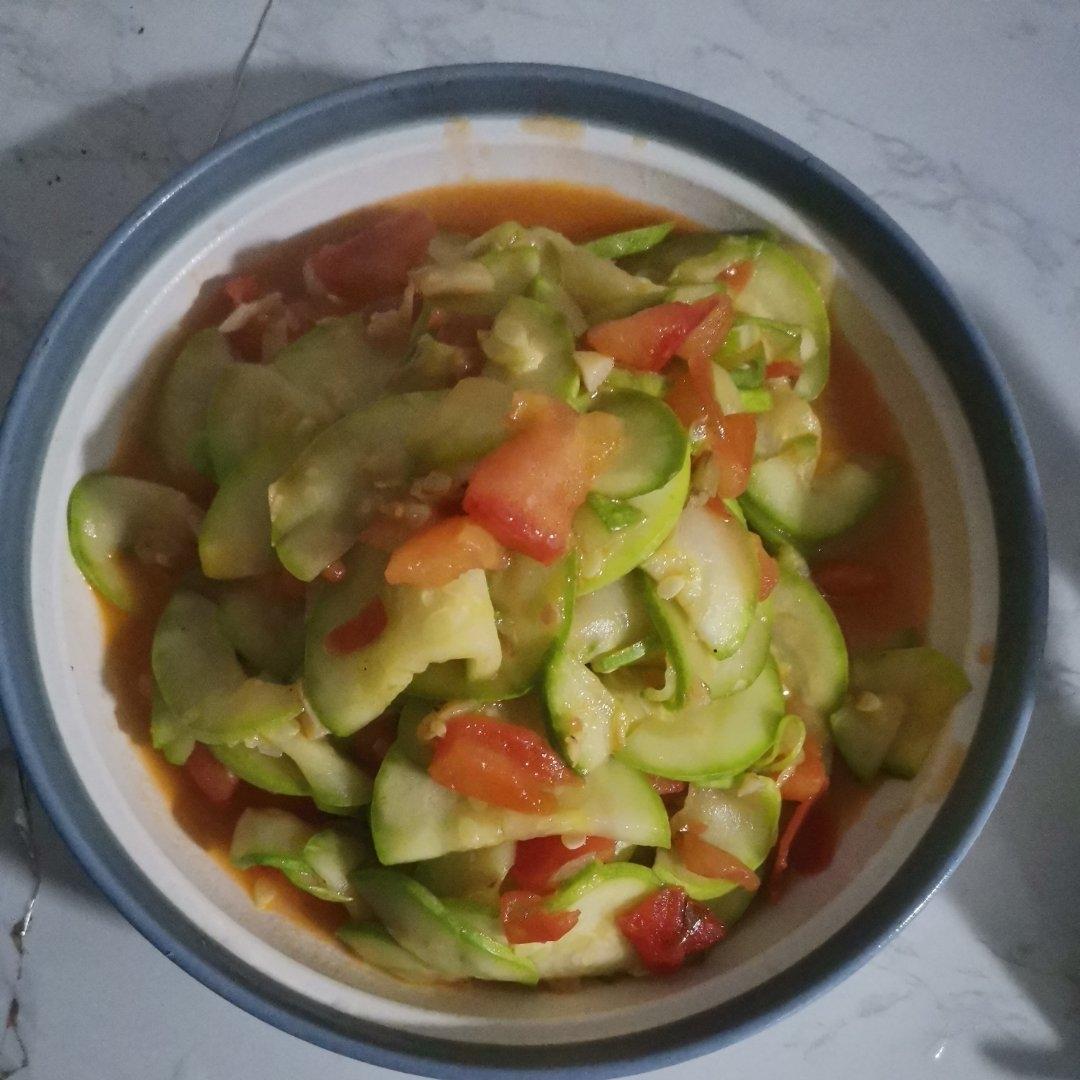 一周吃两次，皮肤变白：西红柿炒西葫芦