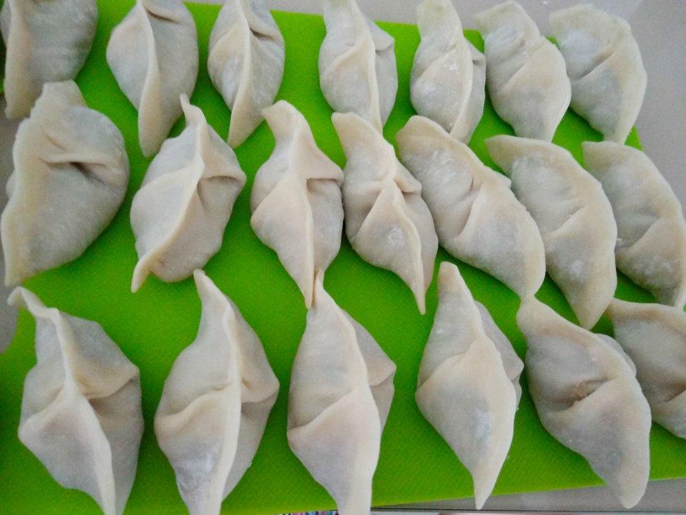 鲜掉眉毛的 三鲜水饺~