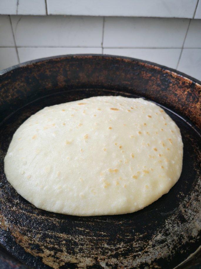 张张都鼓大泡的鸡蛋灌饼这样做不鼓大泡都难