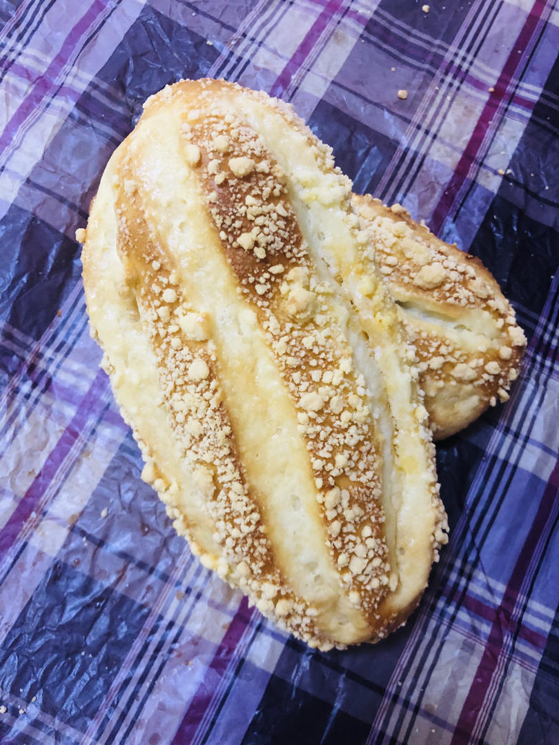 芋泥咸蛋黄软欧包