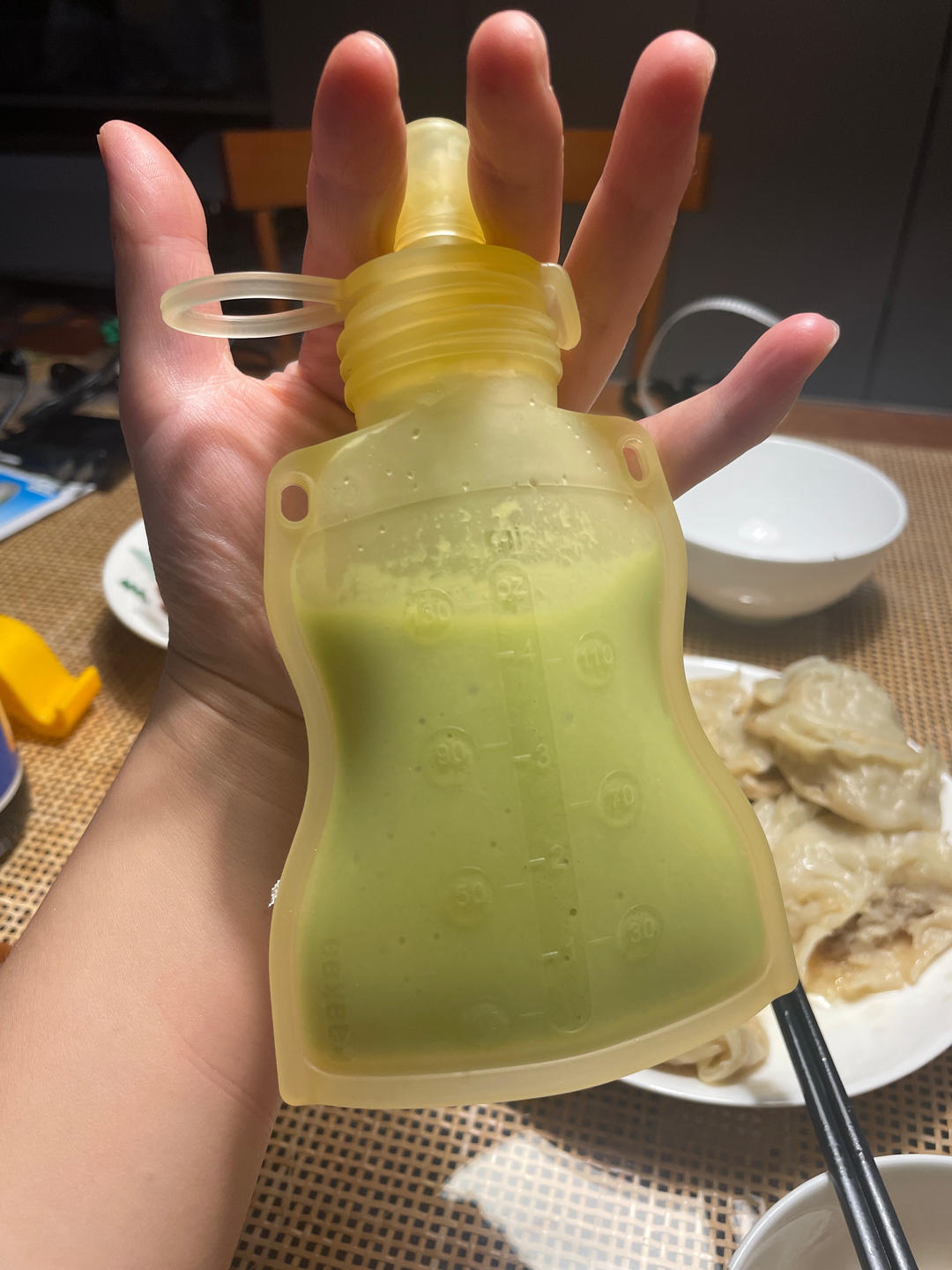 牛油果香蕉奶昔(6m+宝宝辅食)