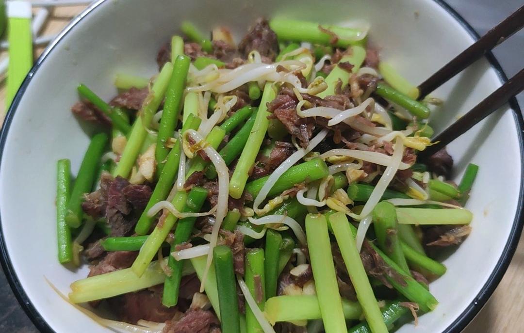 腊肉炒蒜苗
