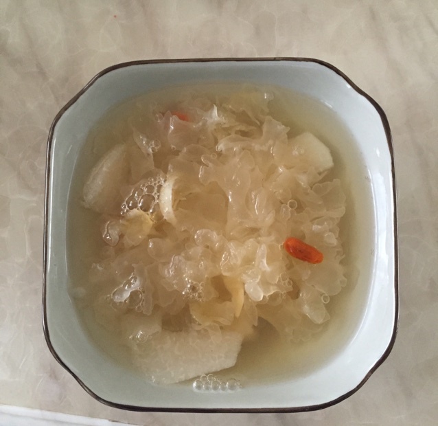 冰糖银耳梨汤