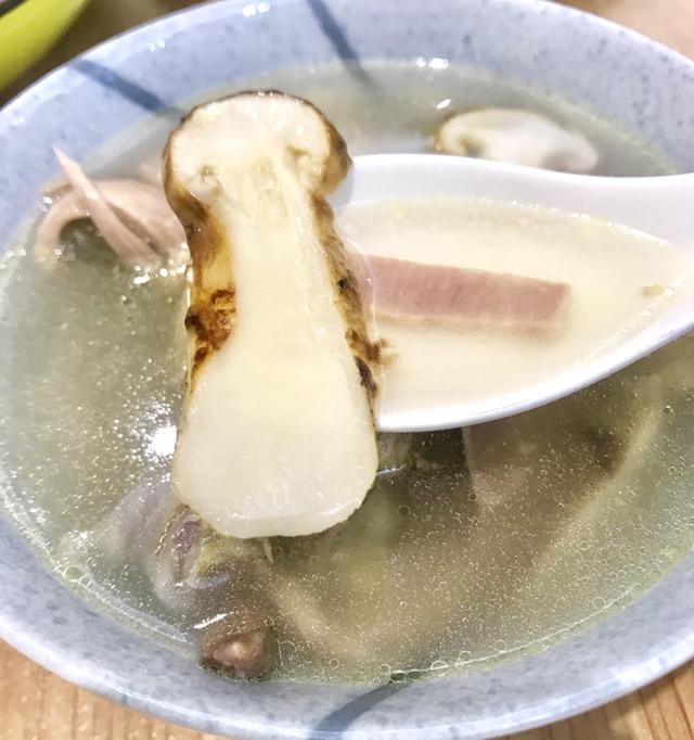 松茸火腿煲鸡