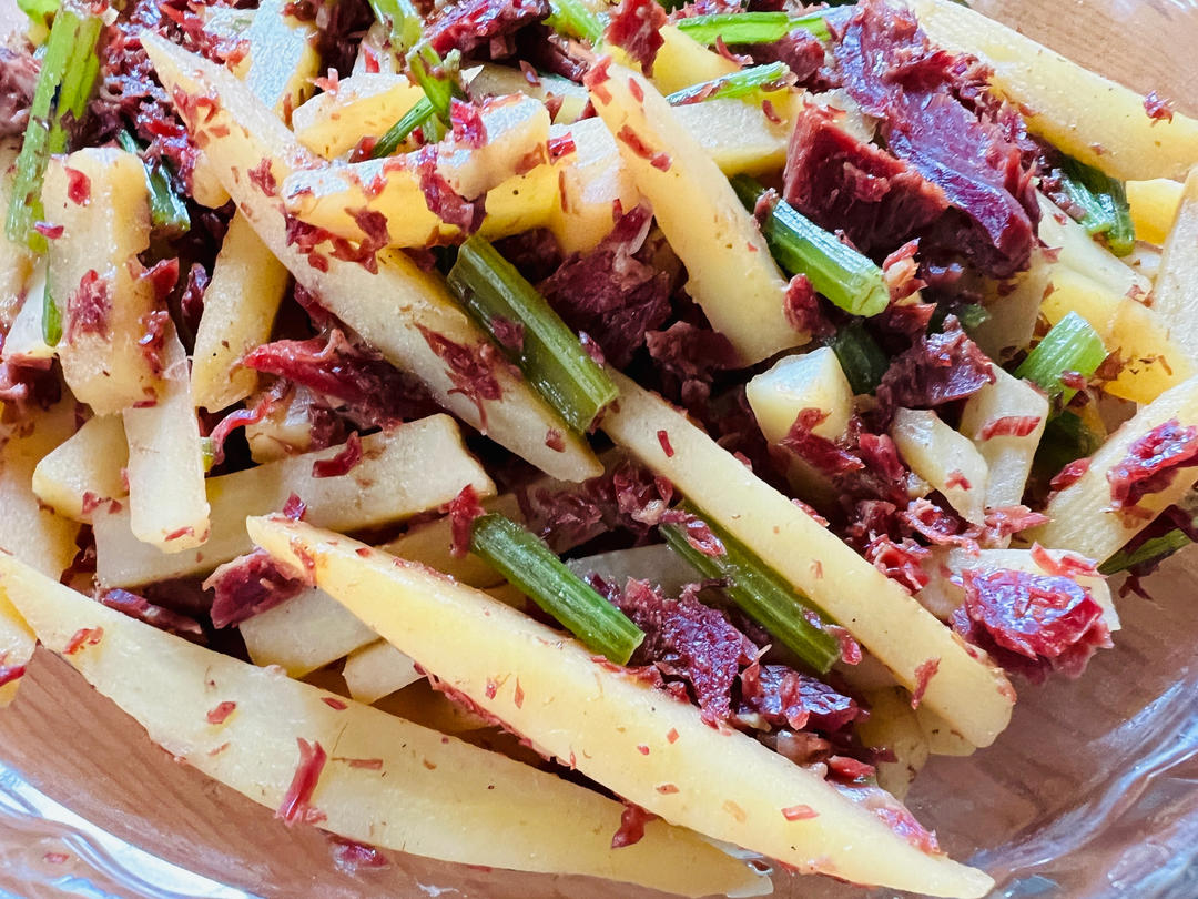 比肉还香的芹菜土豆炒肉