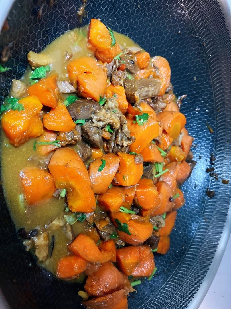 红焖羊肉炖胡萝卜