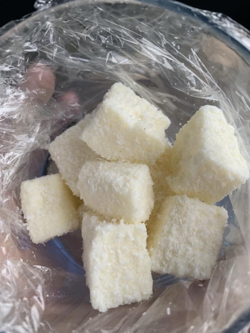 完胜85度C牛奶椰丝小方