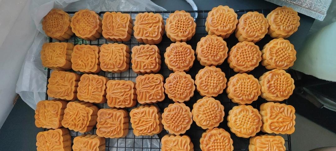 广式月饼—蛋黄莲蓉月饼