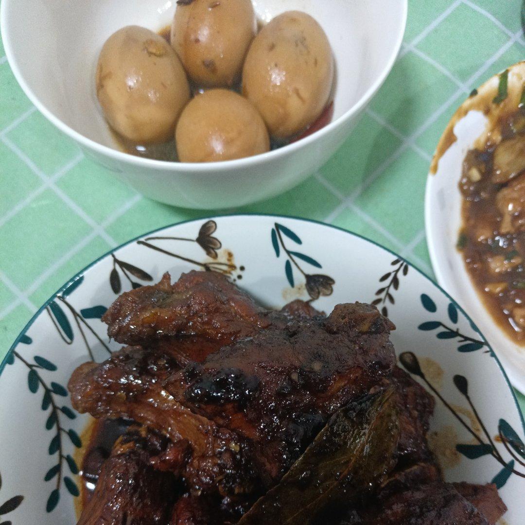超下饭又简单红烧肋排卤蛋