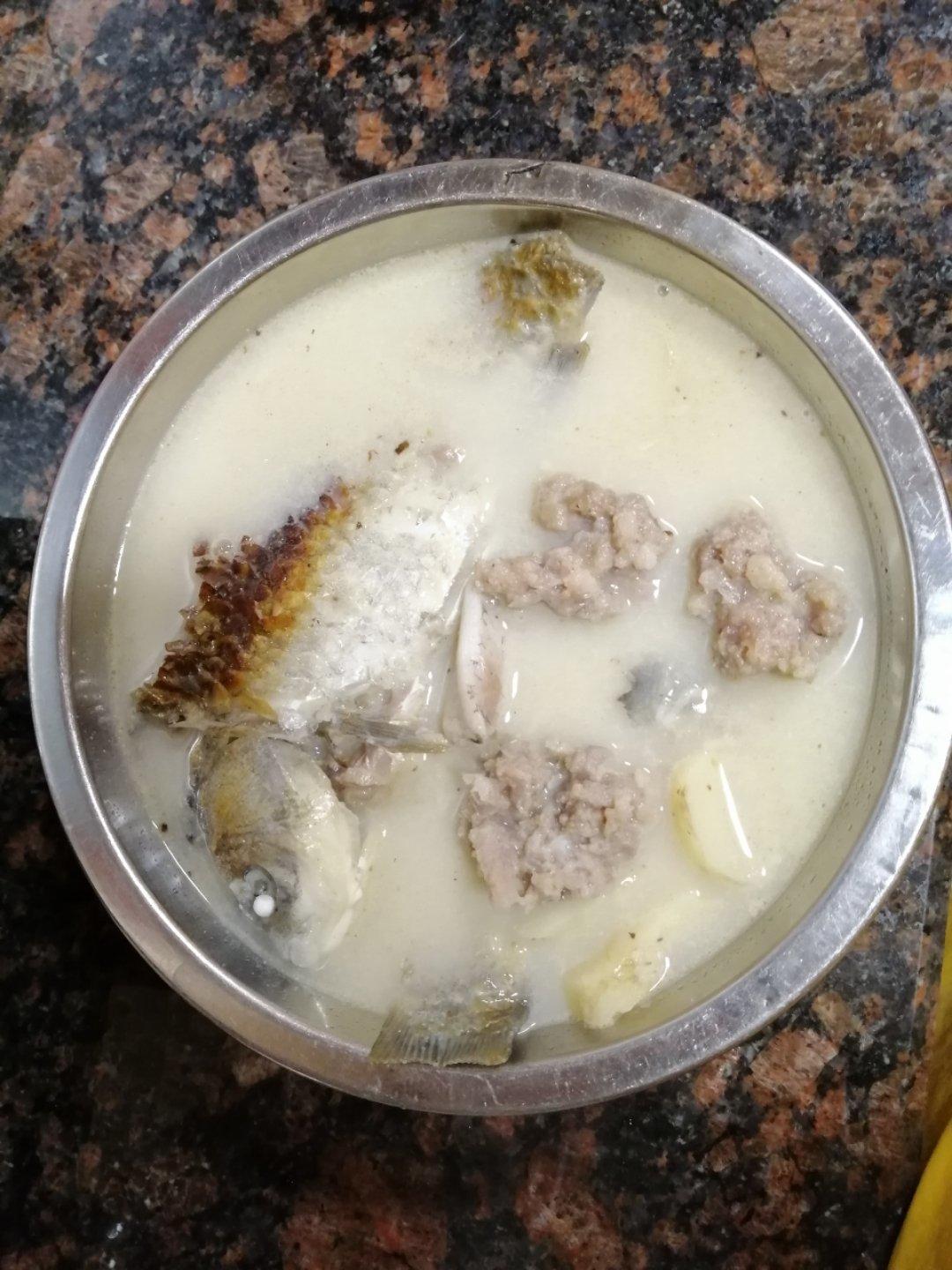 奶白鲫鱼汤