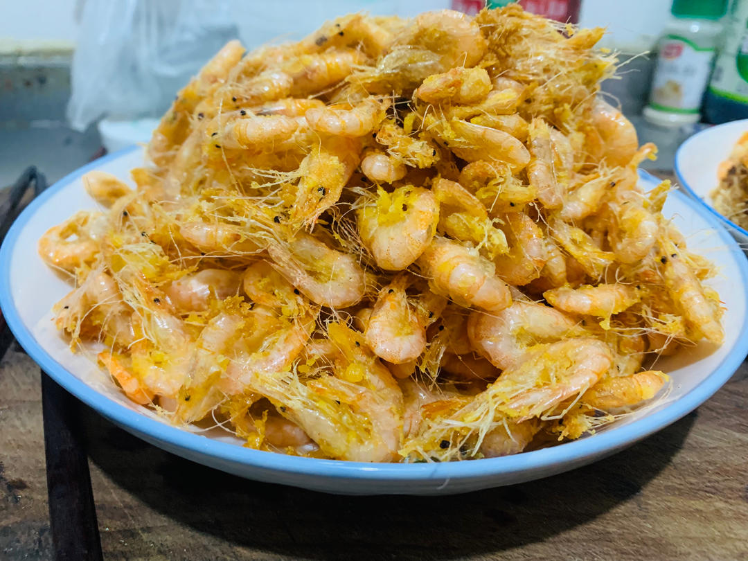 只需一个窍门、即可做出香酥可口脆的鲜炸小河虾、简单快捷、小朋友超爱