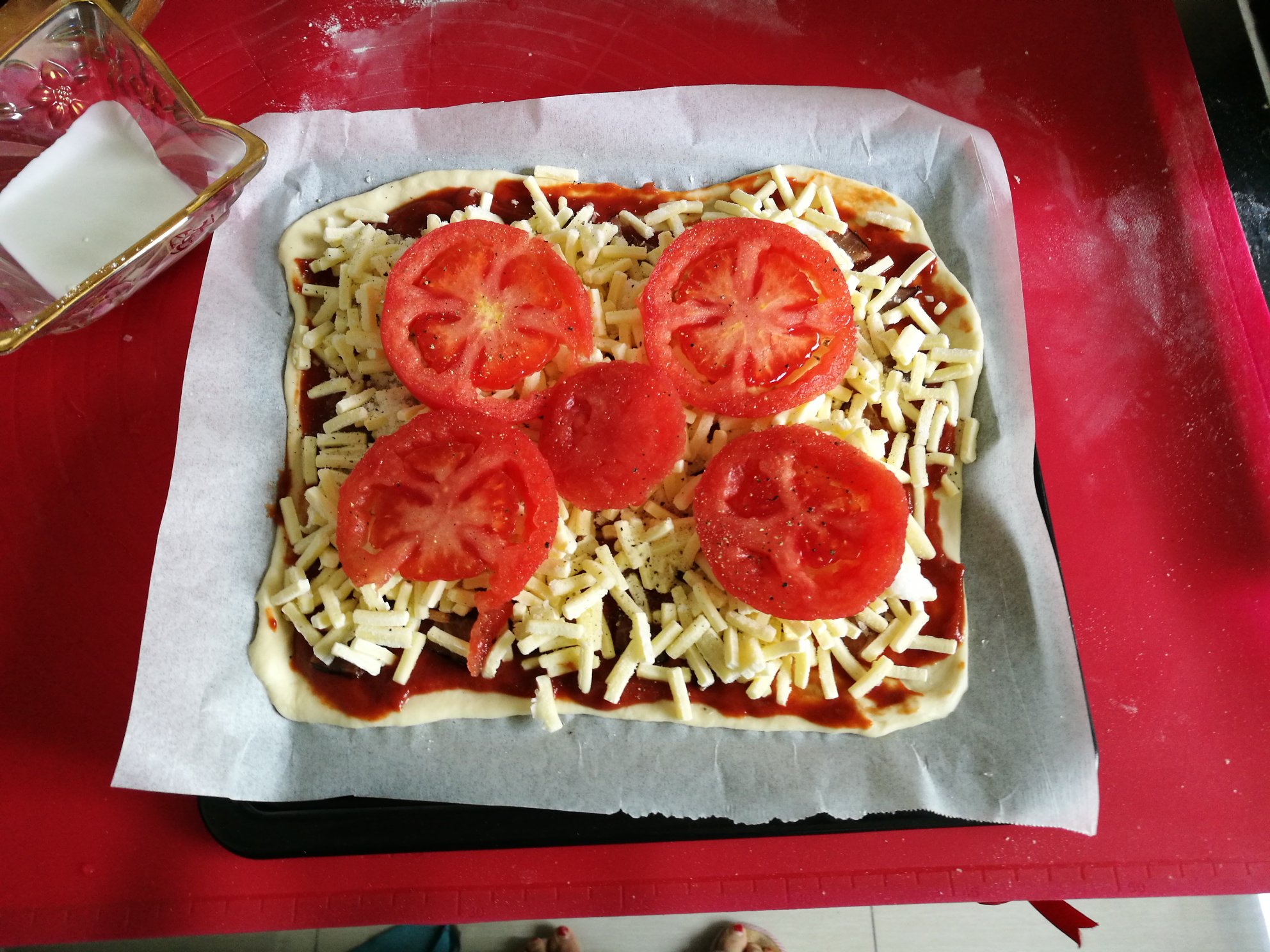 番茄芝士薄底披萨