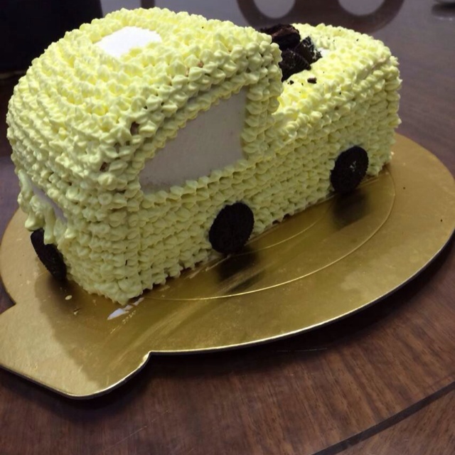 小汽车造型奶油蛋糕