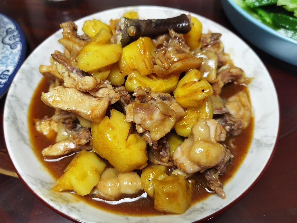 成熟的蜜桃做的菠萝鸡夏日清爽开胃粤菜