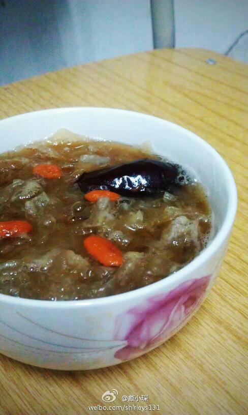 红枣莲子银耳汤