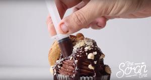 Ultimate Nutella Cupcake
榛子巧克力酱杯子蛋糕的做法 步骤15