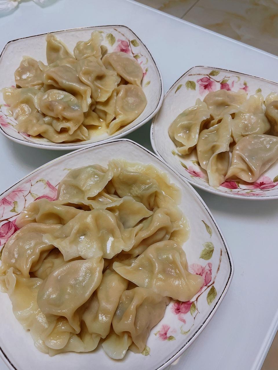 白菜肉丁鲍鱼水饺的做法