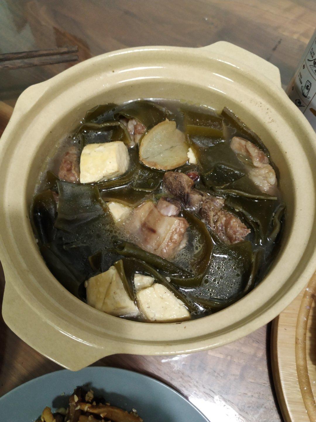 玉米海带炖排骨