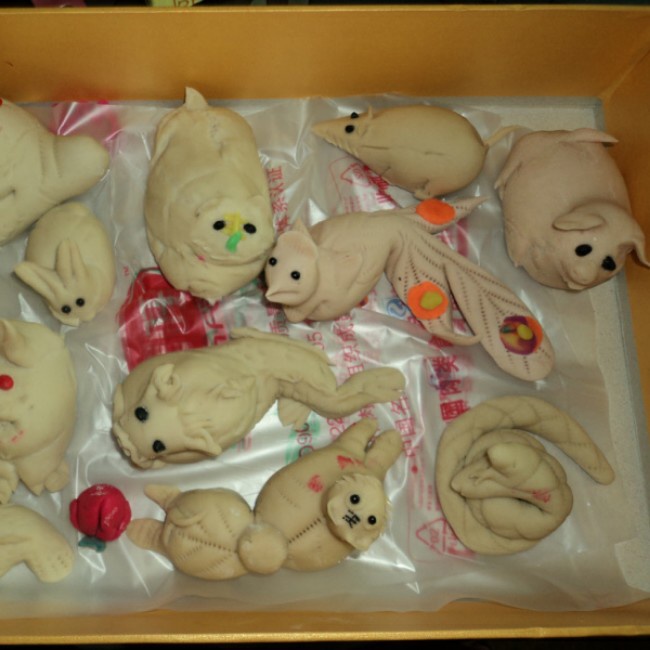 尛穻妈做的七月十五捏面羊