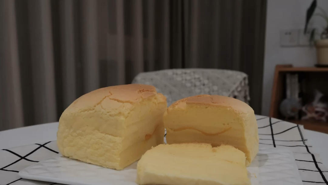 堪比柯基屁股
爆浆芝士🧀古早蛋糕