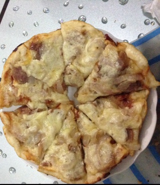 平底锅脆底香肠披萨