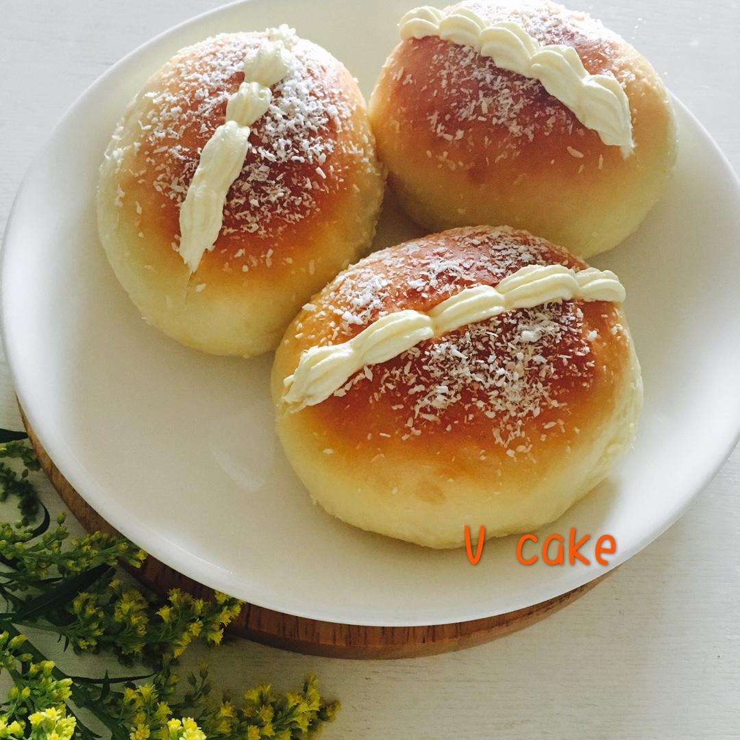 儿时去面包房必买的［椰丝奶油包］