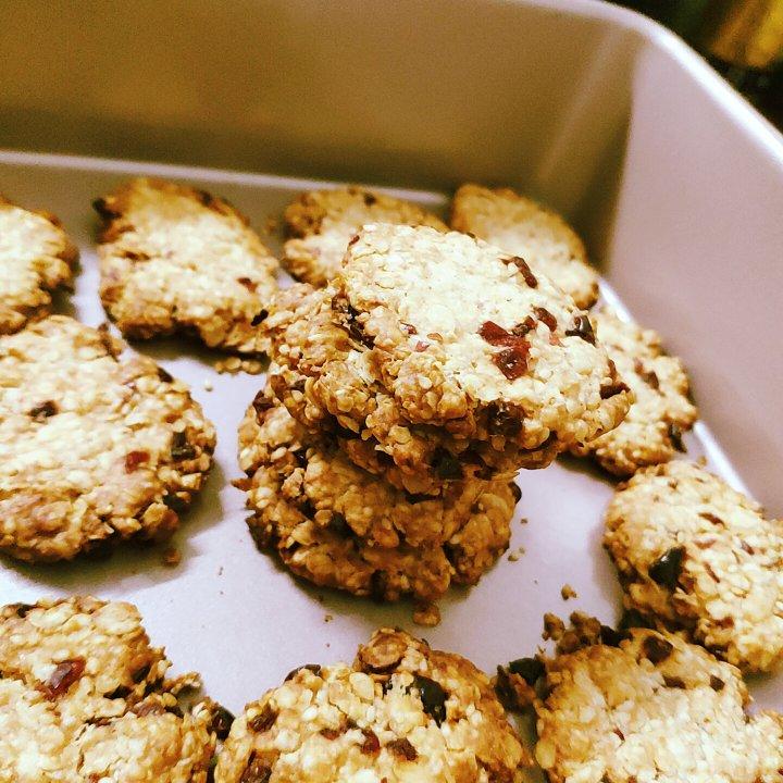 素食:有机燕麦芝麻大饼干