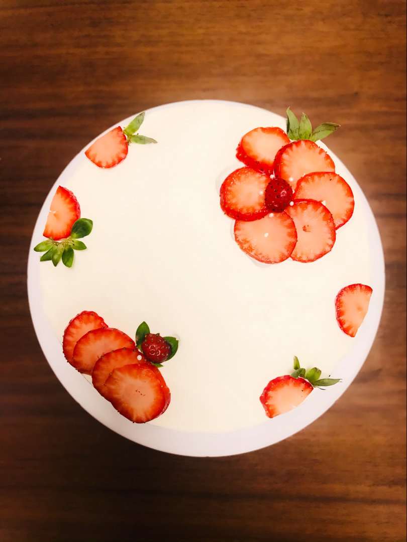 [甜品]草莓小红花6寸奶油蛋糕